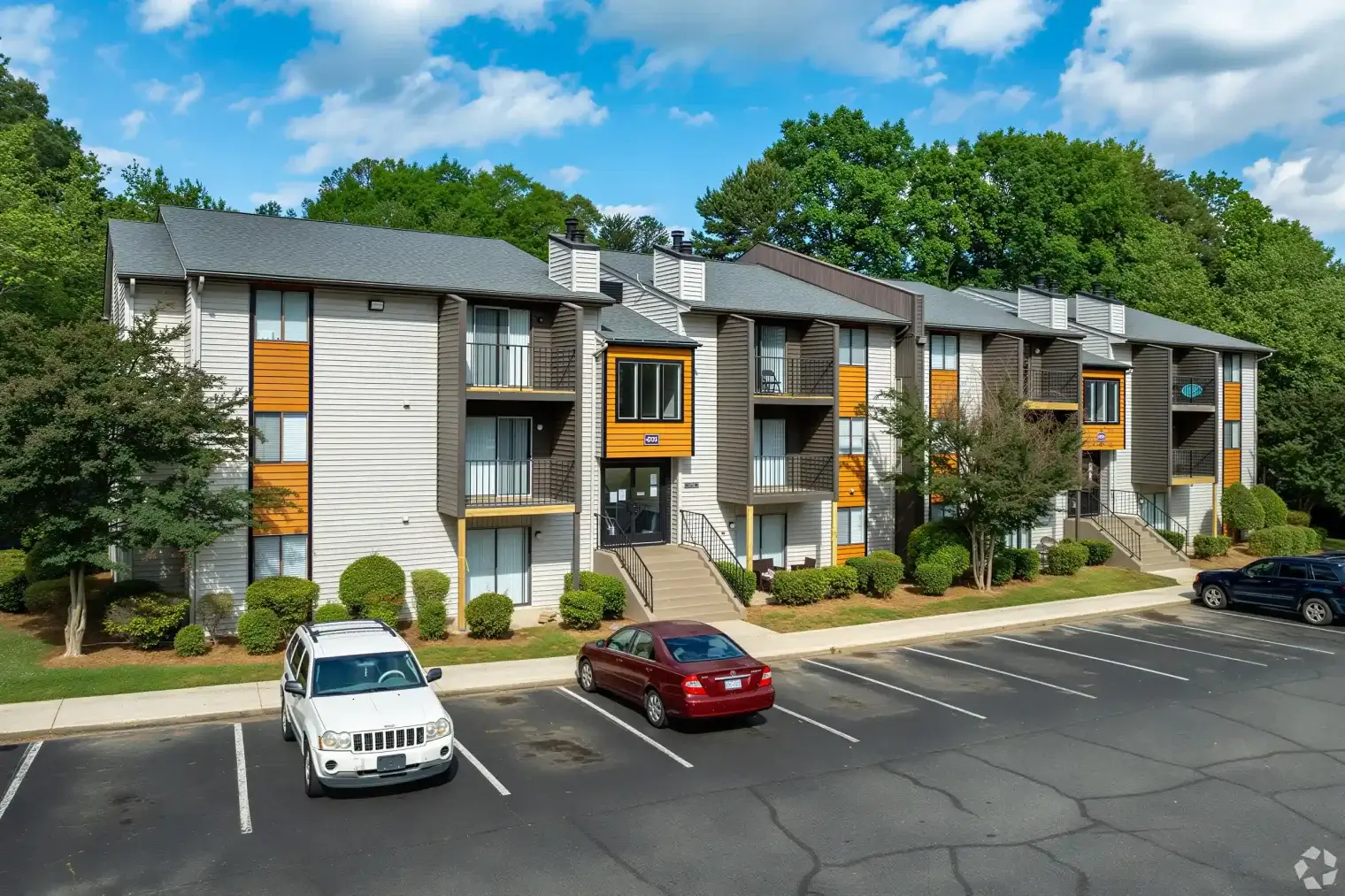 stoney-trace-exterior-building-parking